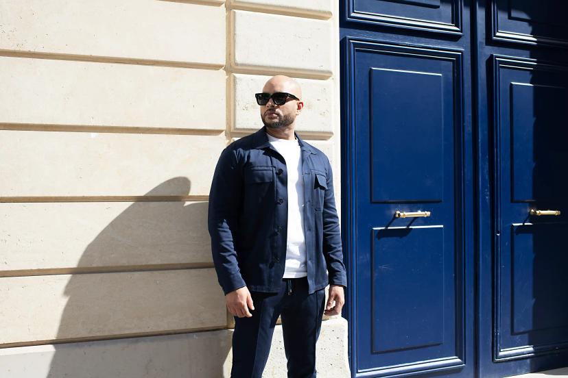 Man in blue outfits